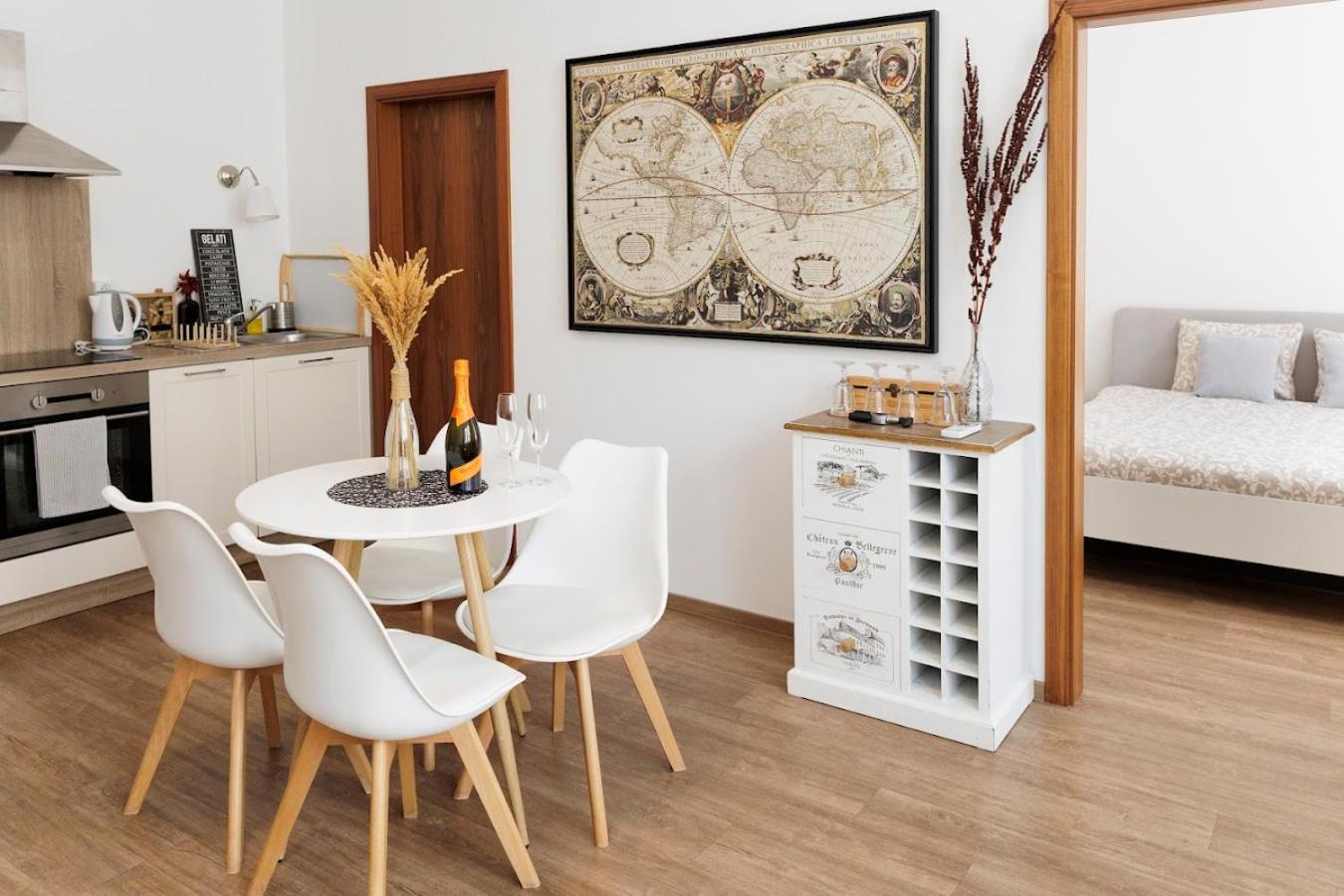 Diamond Residence In Old Town With Free Parking براتسيلافا المظهر الخارجي الصورة