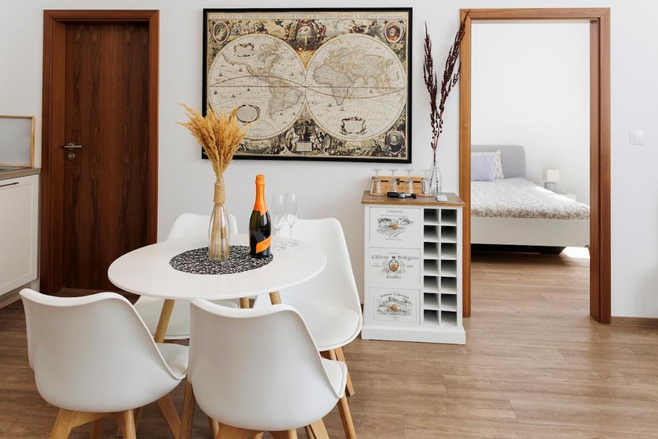Diamond Residence In Old Town With Free Parking براتسيلافا المظهر الخارجي الصورة