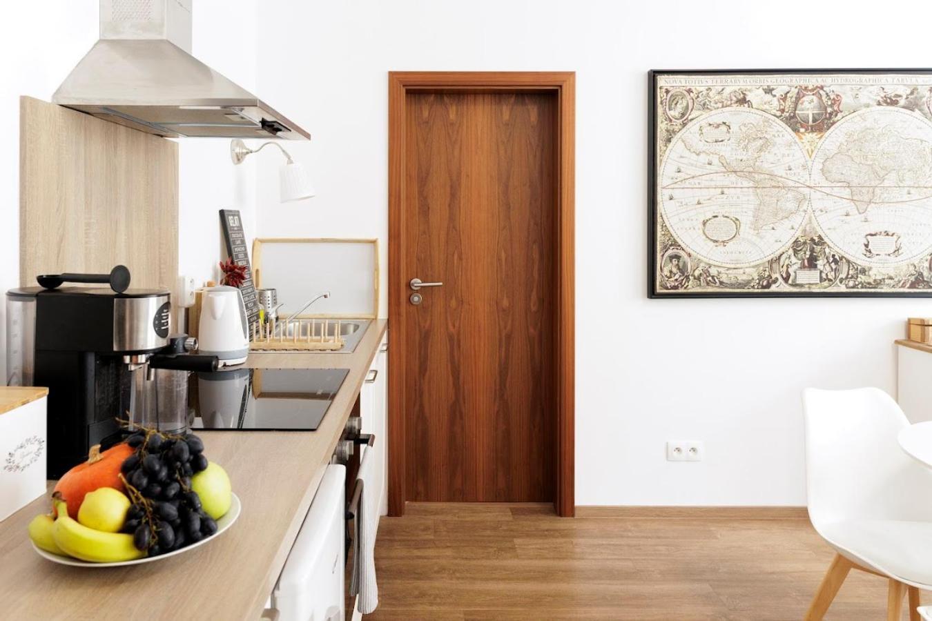 Diamond Residence In Old Town With Free Parking براتسيلافا المظهر الخارجي الصورة