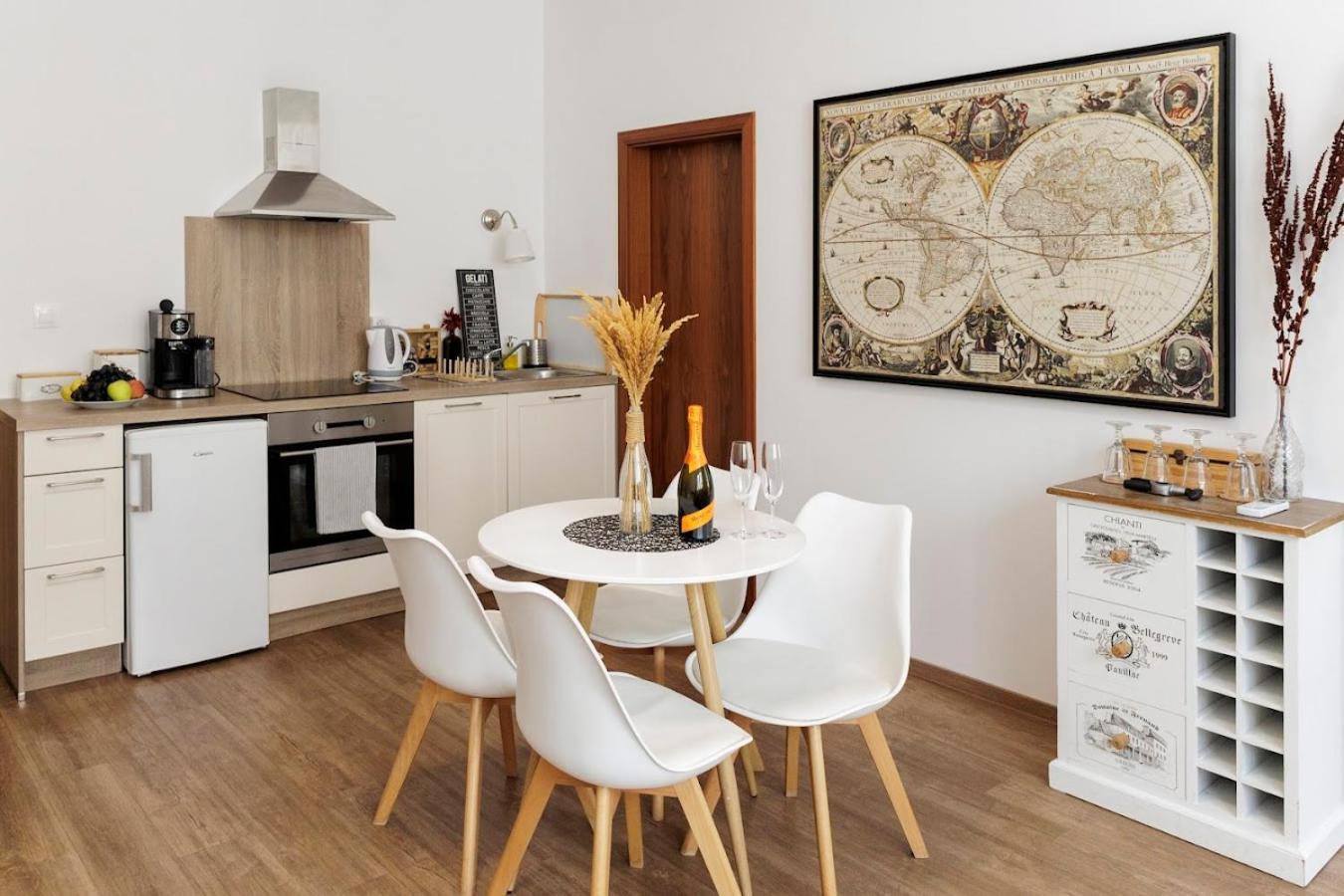 Diamond Residence In Old Town With Free Parking براتسيلافا المظهر الخارجي الصورة