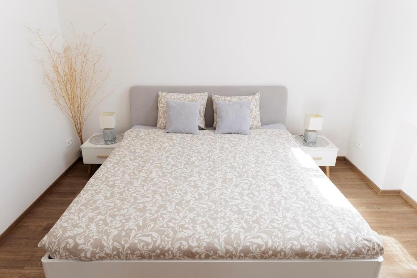 Diamond Residence In Old Town With Free Parking براتسيلافا المظهر الخارجي الصورة